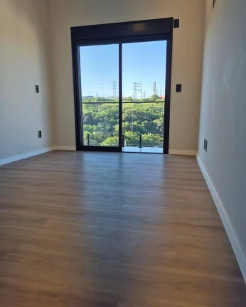 Imagem Casa com Piscina e espaço para viver.