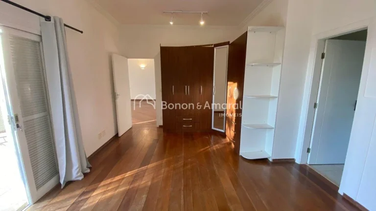 Imagem Imóvel amplo e elegante, com quatro quartos, sendo três deles suítes, além de quatro banheiros n...