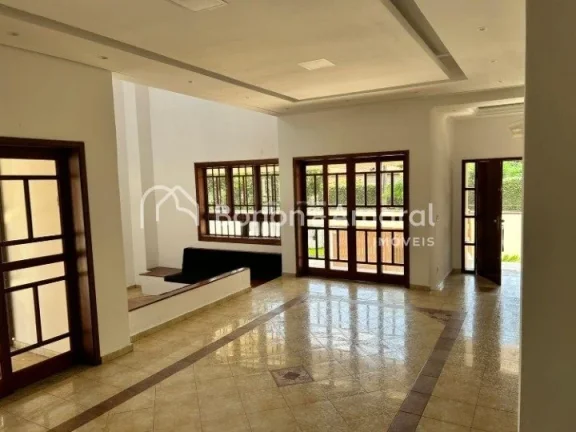 Imagem Descubra o conforto nesta confortável e espaçosa casa localizada no prestigiado bairro do Jardim C...
