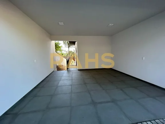 Imagem Linda casa recém construída com 1 suíte e 2 quartos, sacada com churrasqueira e 2 vagas de garage...