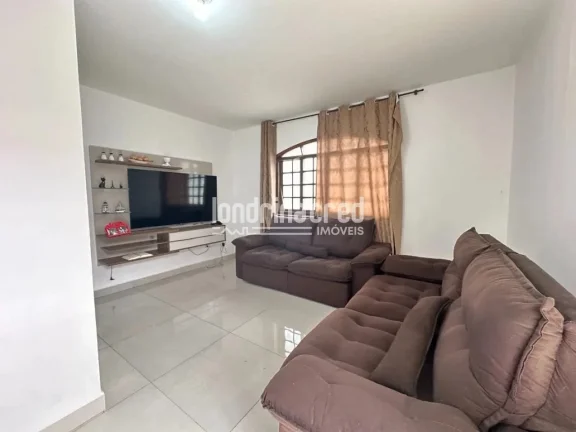 Imagem Casa ampla na região leste de Londrina com 4 dormitórios (1 suíte), piscina aquecida, churrasqueira, varanda e 7 vagas de garagem – Conforto e lazer!