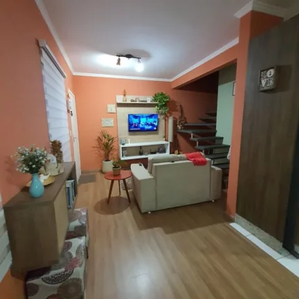 Imagem Sobrado com 2 dormitórios à venda, 63 m² por R$ 370.000,00 - Caxangá - Suzano/SP