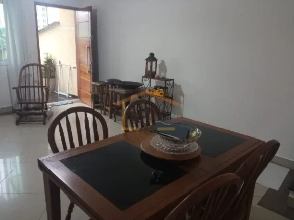 Imagem Sobrado espaçoso com 3 dormitórios, sendo 1 suíte confortável, e 2 vagas de garagem. 
Com 125m²...