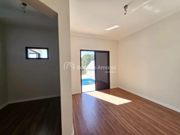 Imagem Moderna e recém-construída, esta casa térrea oferece conforto e elegância em cada detalhe. Com p...