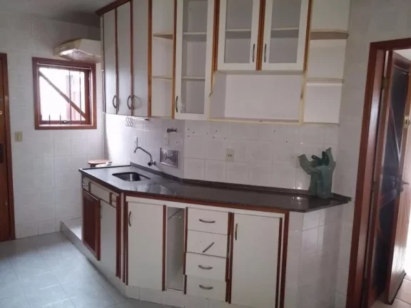 Imagem Imperdível casa em condomínio à venda em Macaé-RJ, no bairro Riviera Fluminense! 4 quartos, 2 suítes, 1 sala, 3 banheiros, 2 vagas de garagem, 120,00 m2 de área.