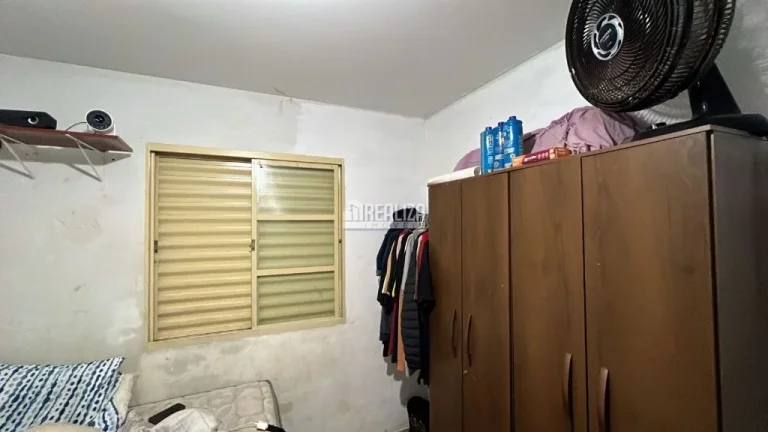 Imagem Casa à venda no bairro Beija-Flor II, em Uberaba: 2 dormitórios, 4 garagens!