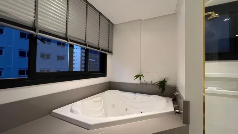 Imagem Apartamento à venda, com 4 quartos, 215m²
