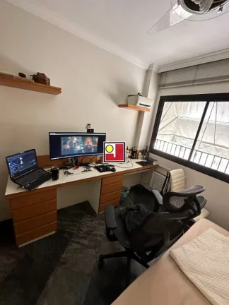 Imagem Vendo 3Q(1Ste) prédio luxuoso na Alfredo Russel, repleto armários, reformado, 2 vg, R$4.000.000, sauna, parquinho, salão festas, ginastica, cp futebol
