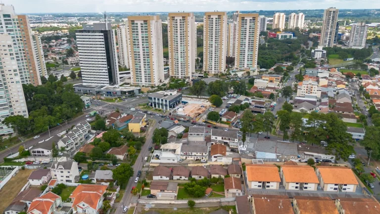 Imagem Terreno no Ecoville, com projeto para prédio em andamento.