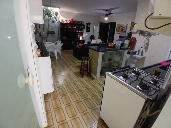 Imagem Sobrado lado praia, com churrasqueira e 4 apartamentos individuais à venda