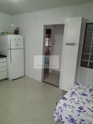 Imagem Imperdível Casa à Venda em Itaipu, Niterói-RJ: 2 Quartos, 1 Suíte, 1 Sala, 3 Banheiros, 5 Vagas e 90m² de Área!
