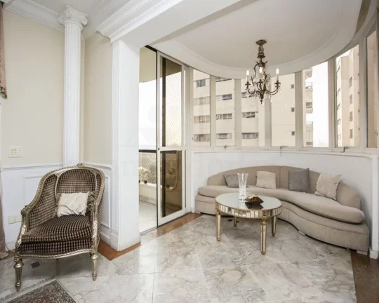 Imagem Lindo apartamento, amplo living para 3 ambientes com piso de tábuas de ipê, terraço, jardim de in...