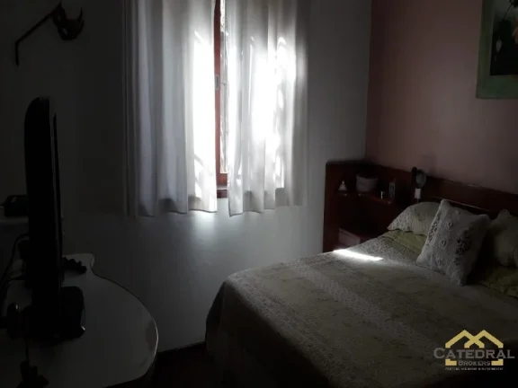 Imagem Casa à Venda com 241m² por R$ 990.000,00 - Vila Vianelo - Jundiaí/SP