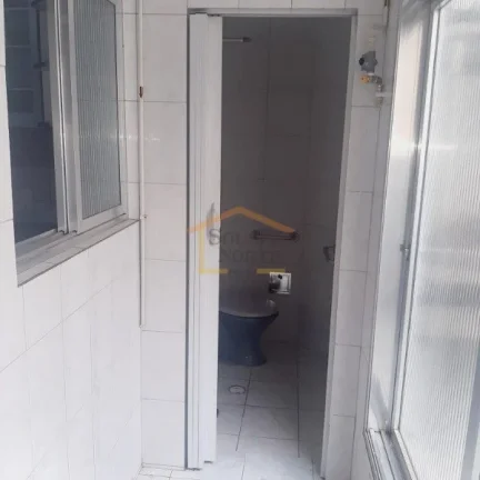 Imagem Apartamento com 90m², dispõe de 2 dormitórios, 2 banheiros, sala para dois ambientes, cozinha com...