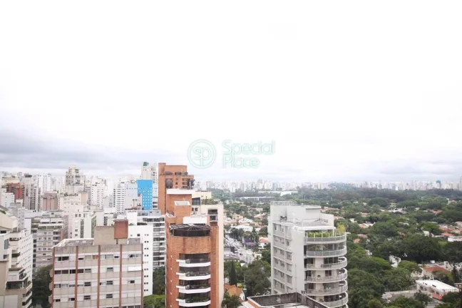 Imagem Excelente cobertura duplex, com 450m². Piso inferior com amplo living muito iluminado, home theater...