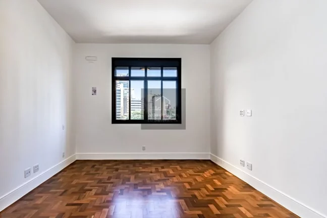 Imagem Apartamento Reformadíssimo com 3 suites 1 vaga prox Metro