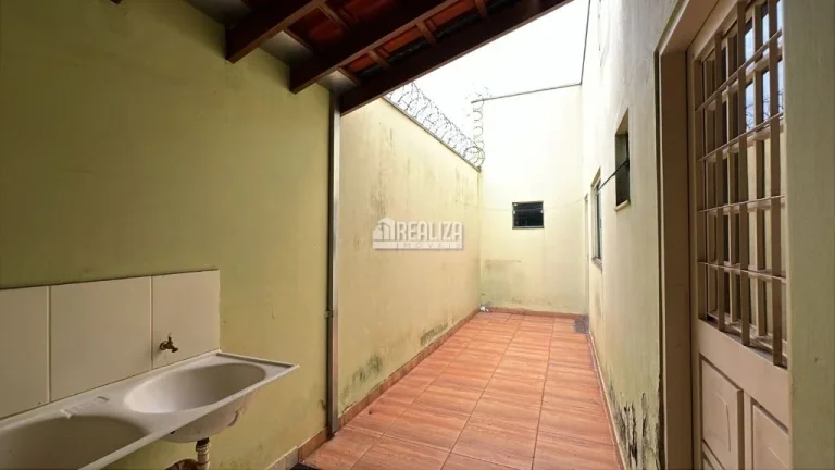 Imagem Casa à venda no bairro Jardim Maracanã, Uberaba - 2 dormitórios, suíte e churrasqueira!