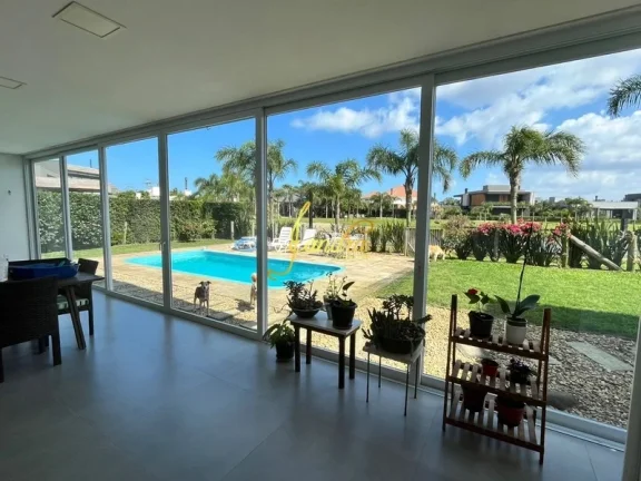 Imagem Sobrado Beira Lago, com 04 suites e piscina aquecida