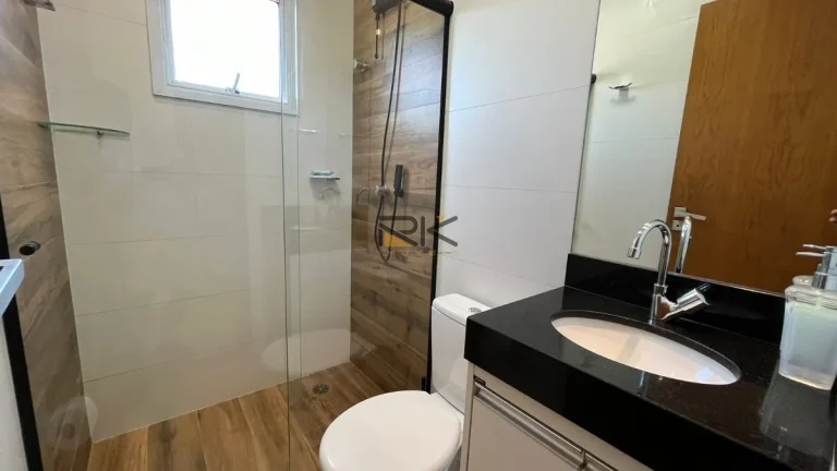 Imagem APARTAMENTO NO CENTRO COM 2 DORMITÓRIOS SENDO 1 SUÍTE, 1 BANHEIRO SOCIAL, VARANGA GOURMET COM CHURRASQUEIRA, 2 VAGAS DE GARAGEM