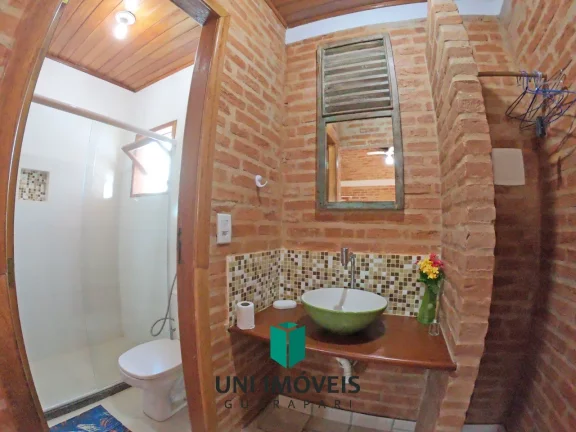 Imagem Maravilhosa chácara com casa sede mais 3 Suítes para locação, área de lazer a venda na região de Meaipe - Guarapari.
