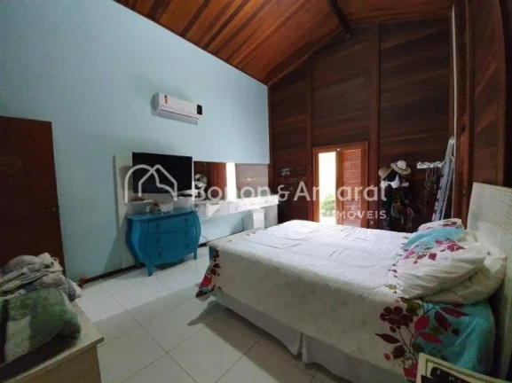 Imagem Excelente casa térrea, ampla, moderna, rústica, living, escritório, lavabo, 3 suítes sendo a mas...