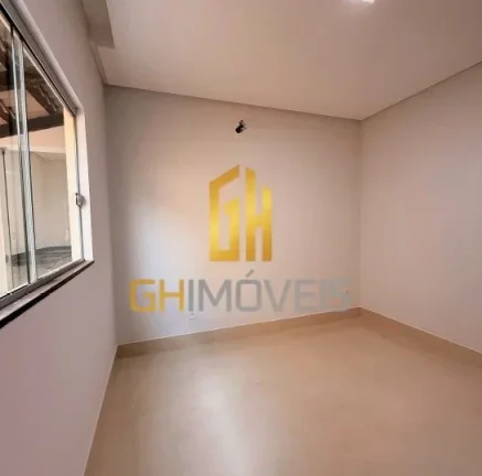 Imagem A casa possui 

- 3 quartos sendo 1 suíte 
- Sala
- Cozinha 
- 2 banheiros com nichos 
- 1 vaga de ...