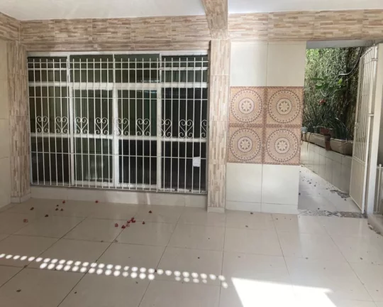 Imagem Sobrado 4 Dorm. (3 suítes) Escritório Elevador Salão de festas Churrasqueira