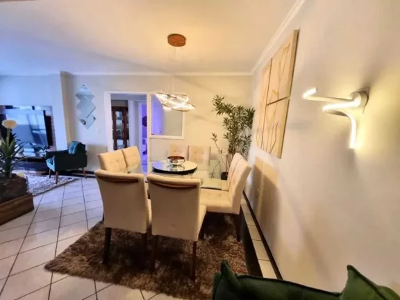 Imagem Apartamento mobiliado com 4 dormitórios sendo 1 suíte e 2 vagas de garagem em Balneário Camboriú