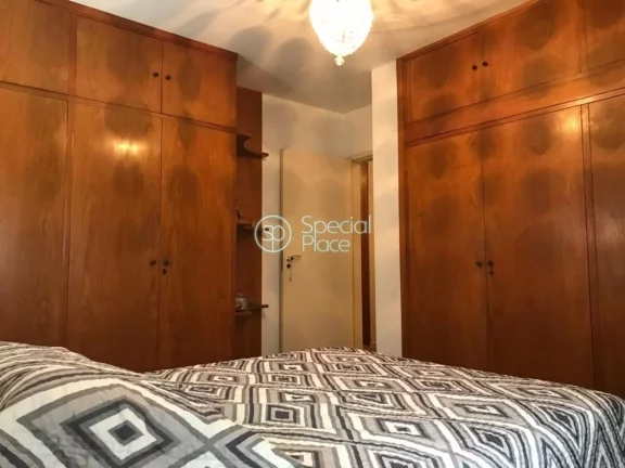 Imagem Oportunidade para reforma!!! Apartamento amplo com 180m2, 3 dormitórios ( 2 suítes ) e 2 vagas na ...