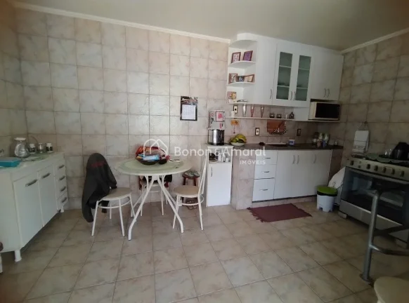 Imagem Oportunidade única: duas casas no mesmo terreno, com entradas independentes e uma localização pri...