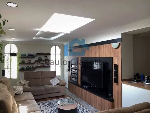 Imagem Casa à venda com ótima localização na Granja Viana