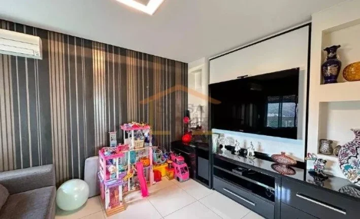 Imagem Apartamento espaçoso com 200m², composto por 3 dormitórios, sendo 3 suítes, com ambientes reform...
