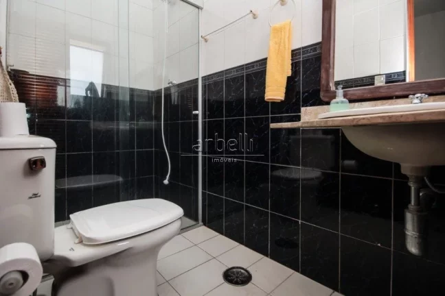Imagem Casa com 270M², salas de estar, jantar e TV, cozinha, 3 dormitórios suítes, lavabo, área de serv...