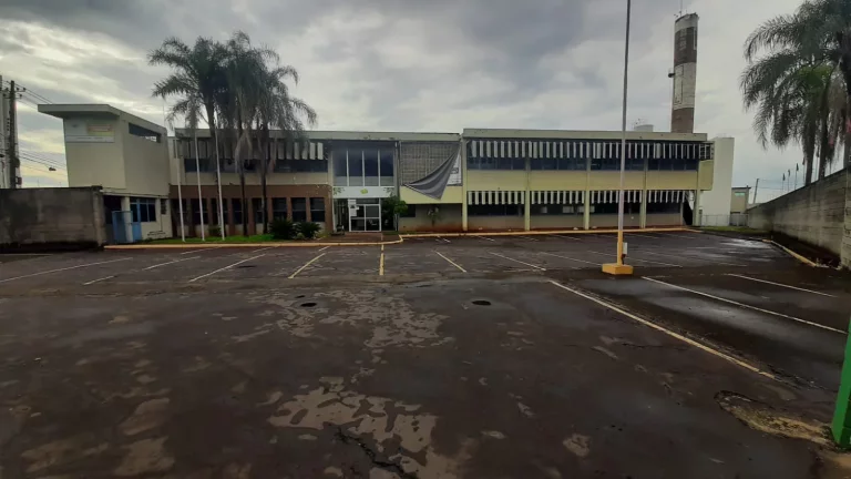 Imagem ALUGA-SE SALÃO COMERCIAL NA AVENIDA FUAD ASSEF MALUF