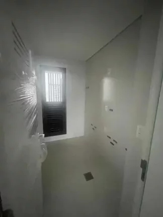 Imagem Apartamento com 4 dormitórios sendo 2 suítes, 3 vagas de garagem, no Centro de Balneário Camboriú