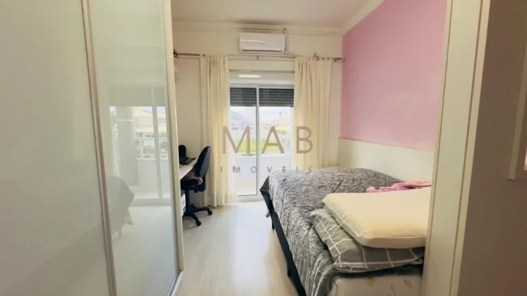 Imagem Imperdível Casa à Venda: 4 Quartos, 4 Suítes, 1 Sala, 5 Banheiros, 3 Vagas de Garagem em Ingleses do Rio Vermelho, Florianópolis-SC!