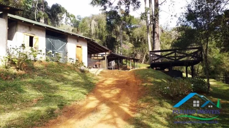 Imagem Paraíso Rural na Serra da Mantiqueira: Rancho com Vista Deslumbrante.