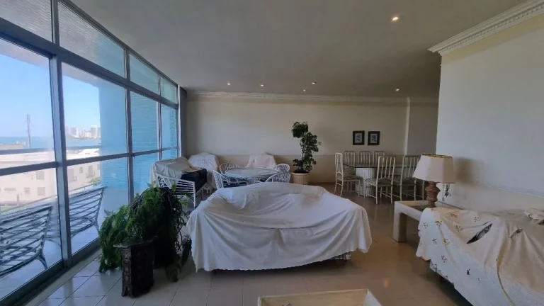 Imagem PITANGUEIRAS- FRENTE TOTAL AO MAR COM MARVILHOSA VISTA , GRAGEM NO PRÉDIO.