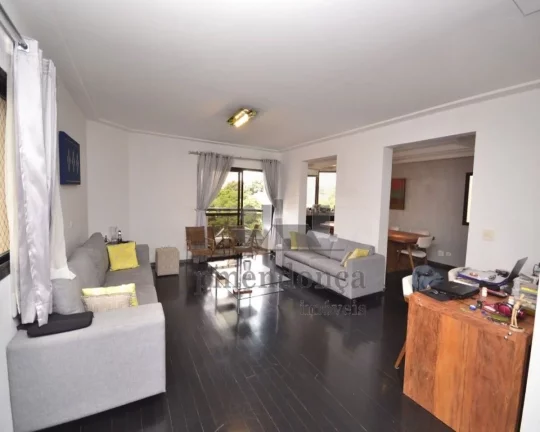 Imagem Lindo apartamento totalmente reformado, com living para 2 ambientes, 3 suítes repletas de armários...