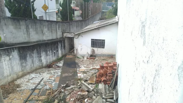 Imagem Terreno à venda, Com 382 metros quadrados, contendo uma edificação de 76 metros para ser demolida - Horto Florestal, São Paulo, SP