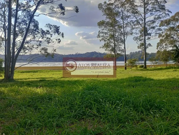 Imagem Vendo Oportunidade no parque do terceiro lago. Vendo casa em condomínio parque terceiro lago, terreno de 504m², 180m² de área útil, 2 Dormitirios, sacada, 2 salas, 2 Banheiros, 3 vagas de garagem, canil e poço artesiano, valor de SUPER Oportunidade. R$ 65
