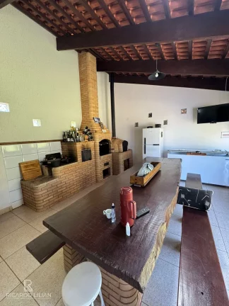 Imagem Maravilhosa chacara em Atibaia com 1100m² e 150m² de area construida - 3 Dormitorios sendo uma suite - A VENDA!!!