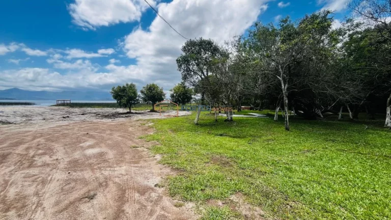 Imagem casa com lagoa, acesso a lagoa, lagoa, piscina, condomínio