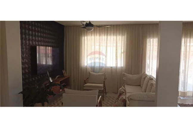 Imagem Casa duplex com cinco dormitórios em condominio fechado.