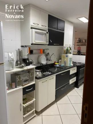 Imagem 3 quartos sendo duas suítes vista lateral para o mar