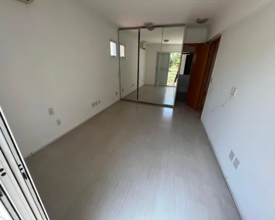 Imagem Sobrado São Francisco condomínio, 4 dorm , piscina.