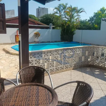 Imagem Casa á venda com 6 dormitórios no centro de Torres/RS