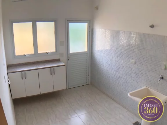 Imagem Linda e espaçosa casa assobradada.
