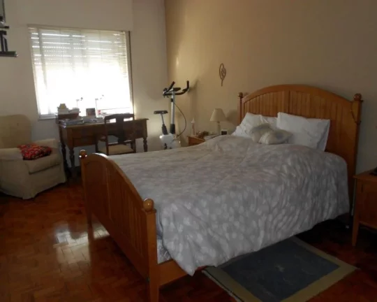 Imagem Apartamento amplo, com janelas grandes, bem arejado e iluminado, living para dois ambientes, 3 dormi...