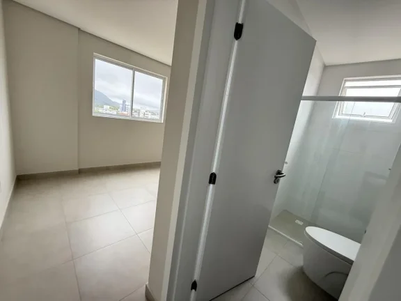 Imagem Apartamento 03 quartos, sendo 01 suíte novo e pronto para morar, na Praia de Gravatáa em Navegantes SC. Adriano Carpes Imóveis Vende